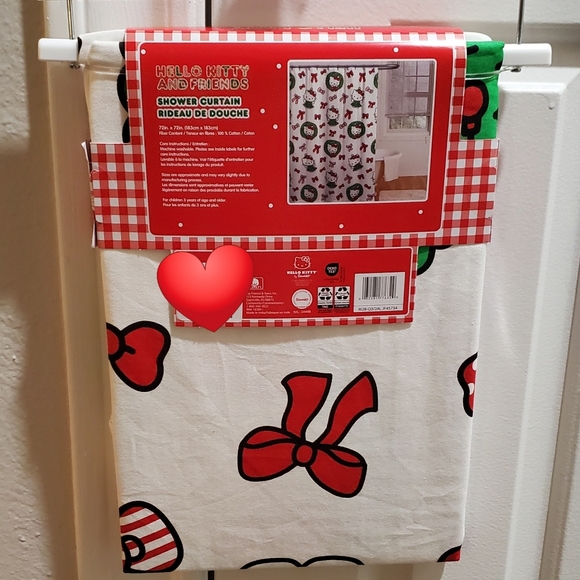 Christmas Hello kitty shower curtain - Picture 2 of 3
